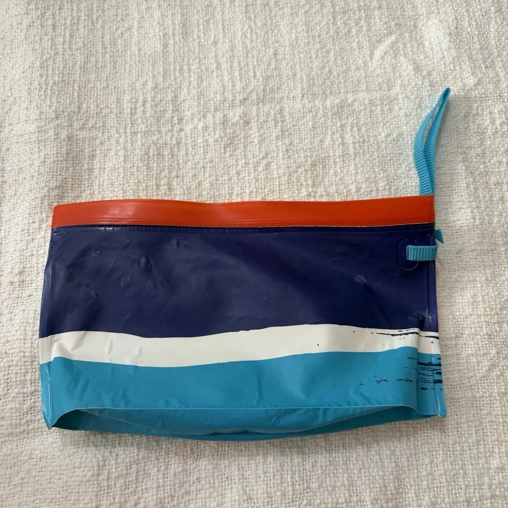 Huggies Clutch N Clean Refillable Pouch Baby Wipes Travel Container Dispenser